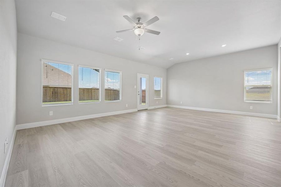 Spacious, unfurnished interior of a new home in Lakehaven - Signature Series, Farmersville (Image 19).
