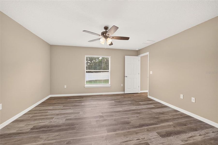 Spacious, unfurnished interior of a new home in , Ocala (Image 20).