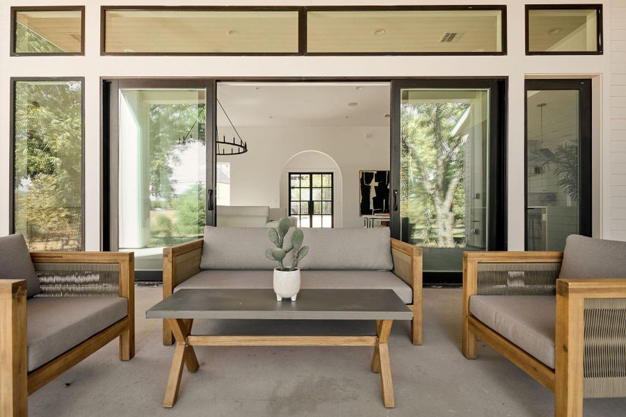 Sunroom / solarium with plenty of natural light and arched walkways Sunroom / solarium with plenty of natural light and arched walkways