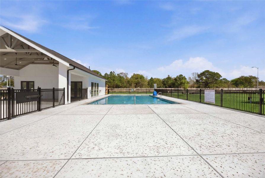 Community amenities in Alaia Crossing, Houston (Image 36).