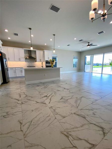 Spacious, unfurnished interior of a new home in Valencia Ridge (55+), Wesley Chapel (Image 21).