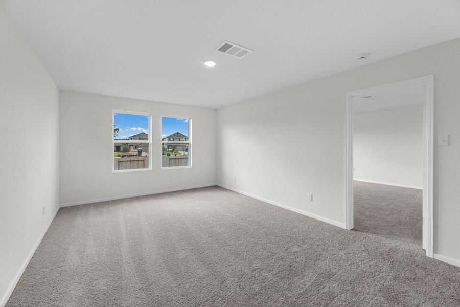 Spacious, unfurnished interior of a new home in Stonebrooke, Conroe (Image 15).