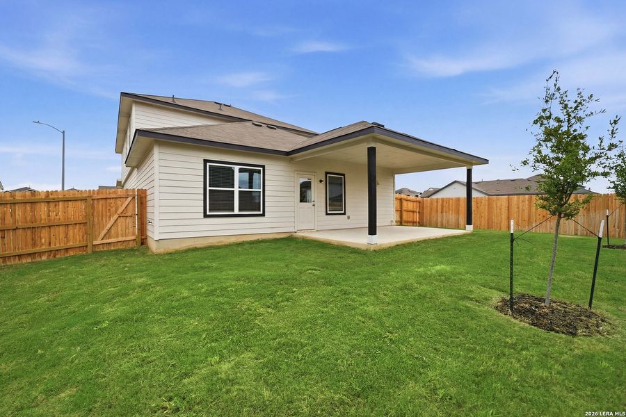 Exterior details and patio area of a home in Hennersby Hollow, San Antonio (Image 21).