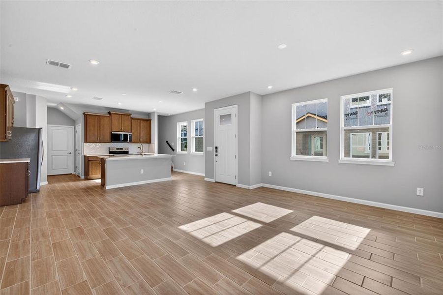 Spacious, unfurnished interior of a new home in Crosswind Ranch, Parrish (Image 16).