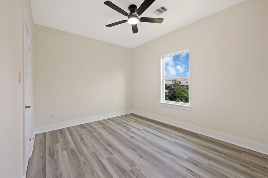 Spacious, unfurnished interior of a new home in , Houston (Image 11).
