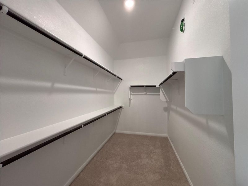 Spacious, unfurnished interior of a new home in The Colony 50s, Cedar Creek (Image 11).