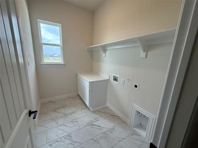 Spacious, unfurnished interior of a new home in Calhoun Acres, Azle (Image 16). Spacious, unfurnished interior of a new home in Calhoun Acres, Azle (Image 16).