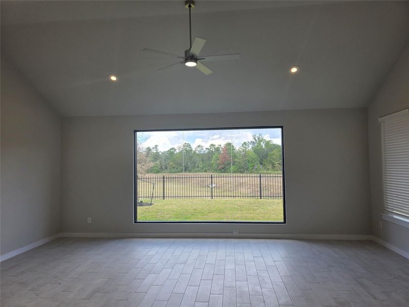 Spacious, unfurnished interior of a new home in Barton Creek Ranch, Conroe (Image 15). Spacious, unfurnished interior of a new home in Barton Creek Ranch, Conroe (Image 15).