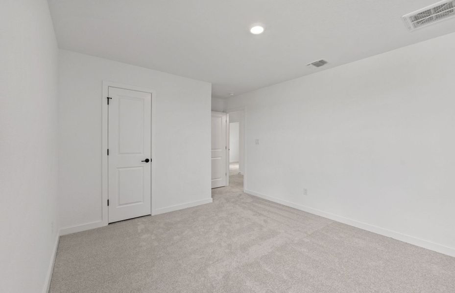 Spacious, unfurnished interior of a new home in Wolf Ranch, Georgetown (Image 29).