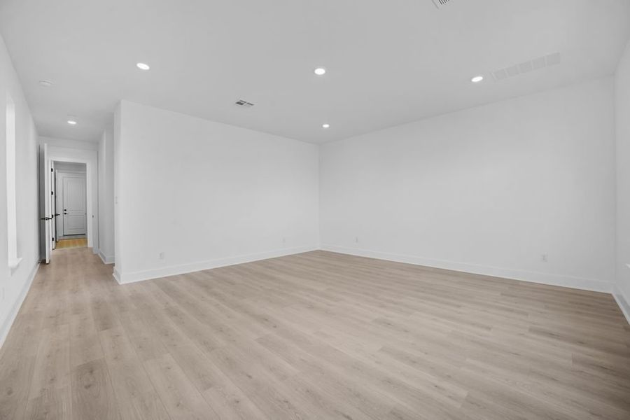 Spacious, unfurnished interior of a new home in Santa Rita Ranch, Liberty Hill (Image 17).