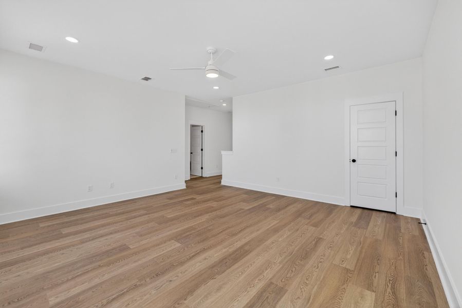 Spacious, unfurnished interior of a new home in , Summerville (Image 20).
