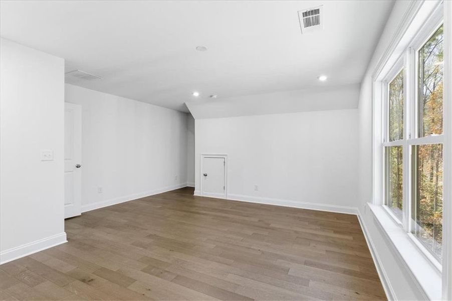 Spacious, unfurnished interior of a new home in Ford Landing, Acworth (Image 19).