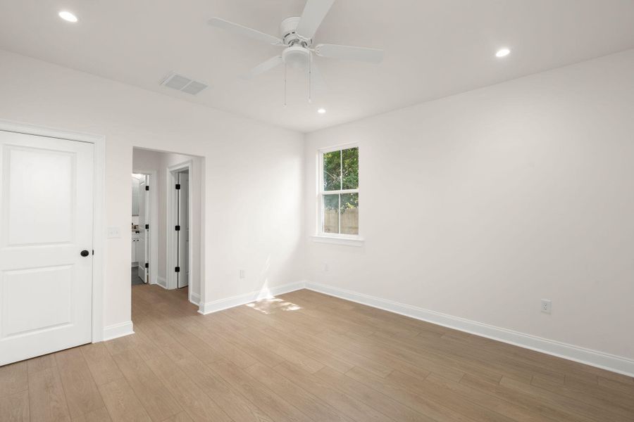 Spacious, unfurnished interior of a new home in , North Charleston (Image 16).