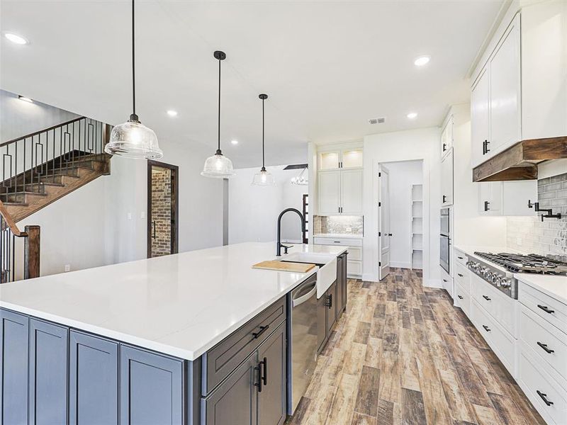 Cabinets are extra tall, reaching up to the 10-foot ceilings, with glass
panels and top light-up