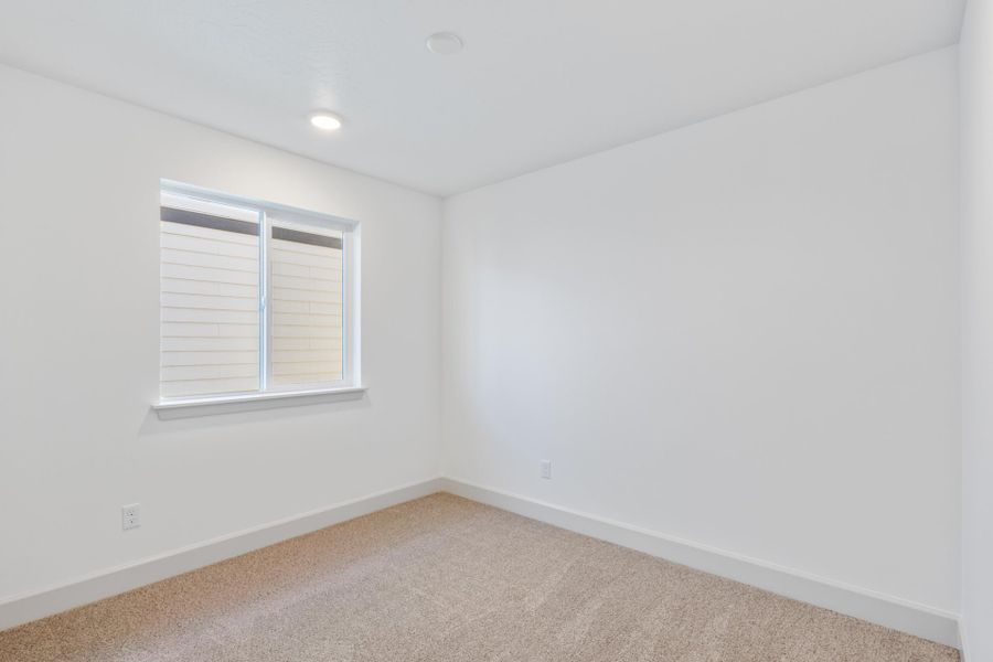 Spacious, unfurnished interior of a new home in Feather Ridge, Redmond (Image 32).