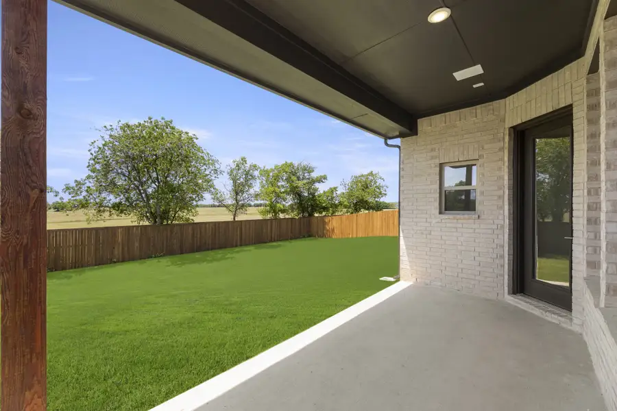 Representative exterior details of a home built from the Cedarwood II by Sandlin Homes in Lakesong, Midlothian (Image 4).