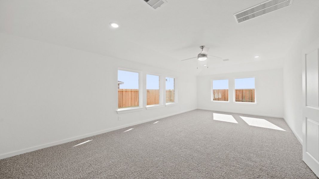 Spacious, unfurnished interior of a new home in Riverside Estates, Mont Belvieu (Image 18).