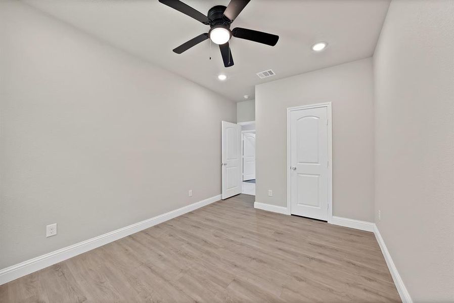 Spacious, unfurnished interior of a new home in , Cleburne (Image 13).