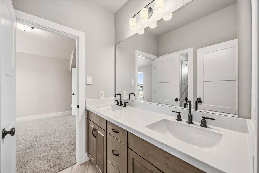 Furnished interior view inside a new home in Valencia, Manvel (Image 12).