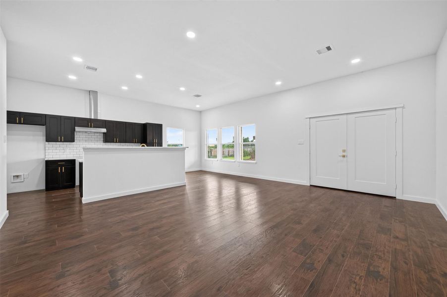 Spacious, unfurnished interior of a new home in , Cleveland (Image 15).