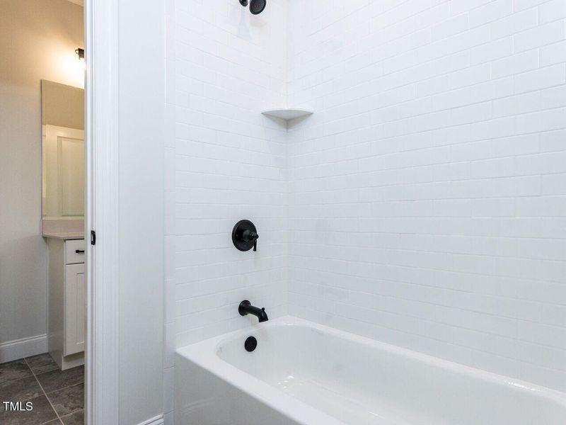 032-1280x960-bathroom