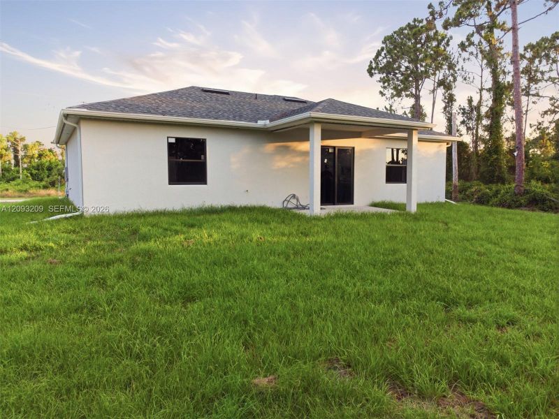 Exterior details and patio area of a home in , Lehigh Acres (Image 4).