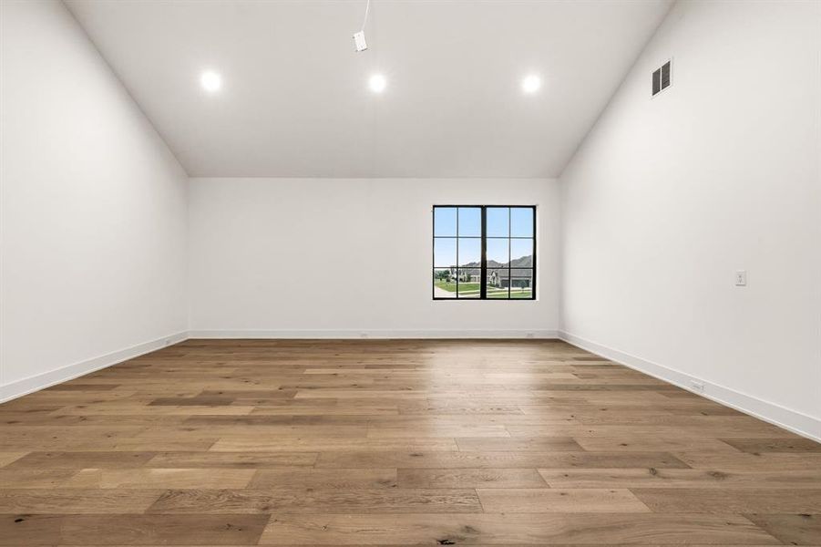 Spacious, unfurnished interior of a new home in , Weston (Image 34).