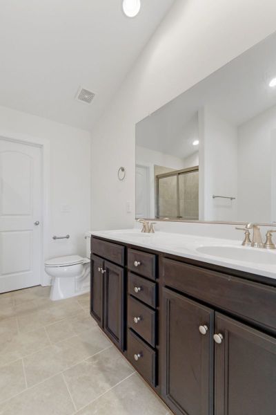 Representative furnished interior of a home built from the Cayman by Keystone Homes NC in Weybridge, Burlington (Image 19). Representative furnished interior of a home built from the Cayman by Keystone Homes NC in Weybridge, Burlington (Image 19).