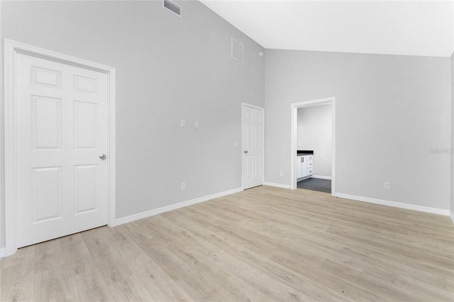 Spacious, unfurnished interior of a new home in , North Port (Image 40).