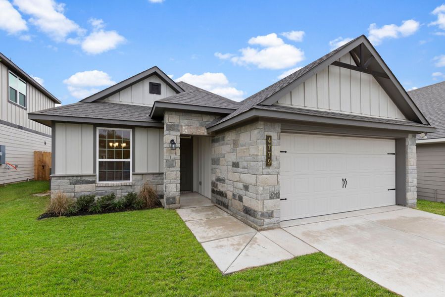 Representative exterior photo of a completed home built from the The 1443 by Stylecraft Builders in Highland Oaks, Tyler, TX (Image 1). Representative exterior photo of a completed home built from the The 1443 by Stylecraft Builders in Highland Oaks, Tyler, TX (Image 1).