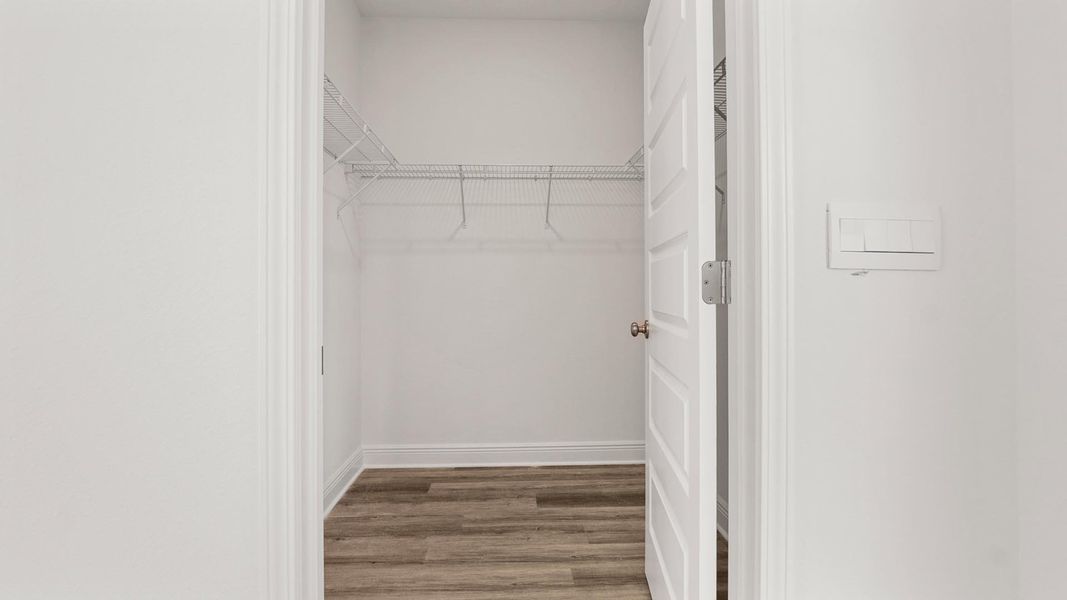Spacious, unfurnished interior of a new home in Owl's Head Farms, Freeport (Image 22).