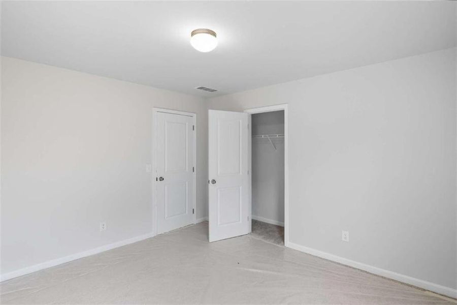 Spacious, unfurnished interior of a new home in Creekside Landing, Dallas (Image 34).