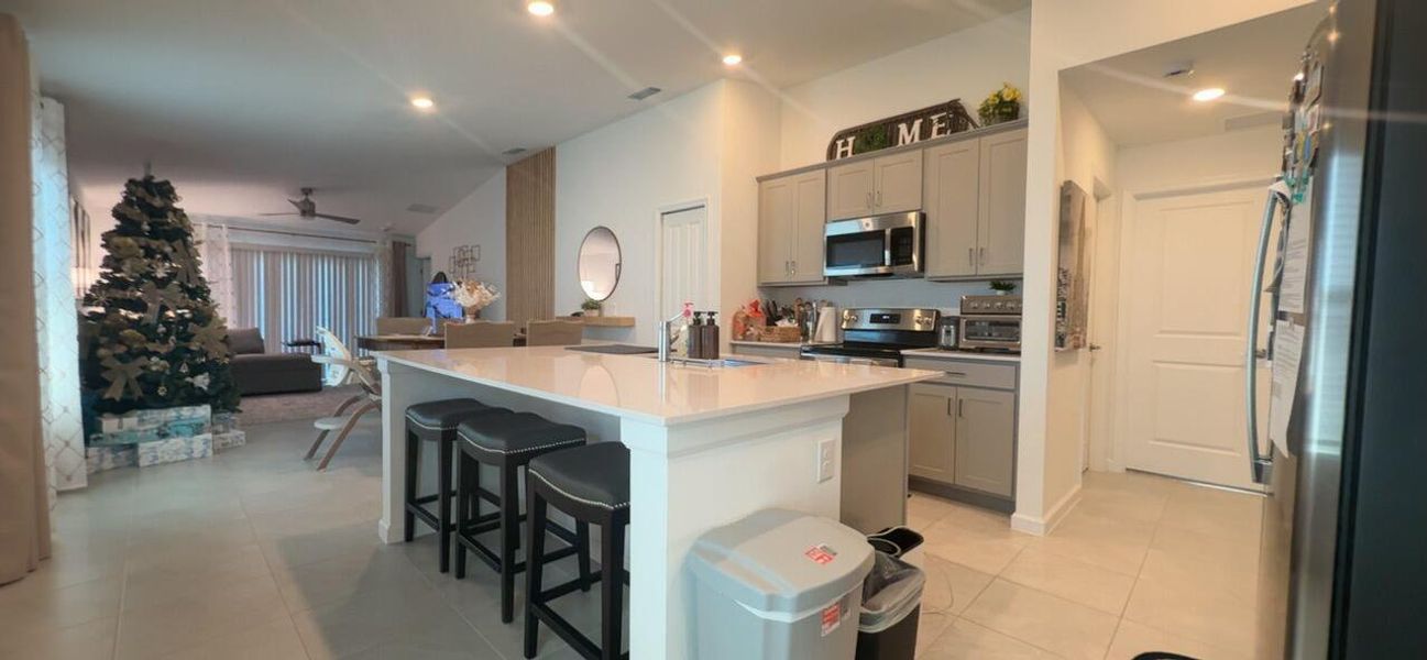 F03816A3-5C8B-4CC6-836A-1587758A1945