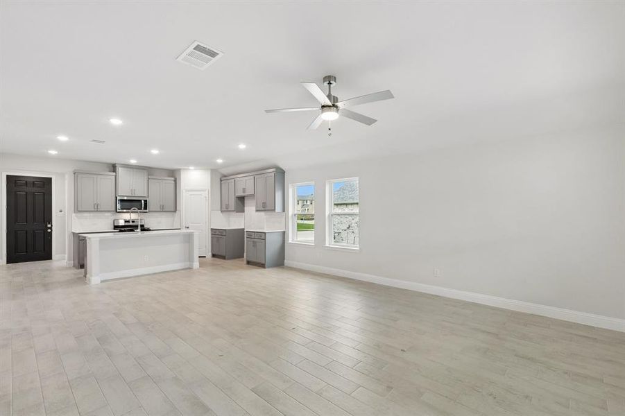 Spacious, unfurnished interior of a new home in Sicily, Princeton (Image 14).