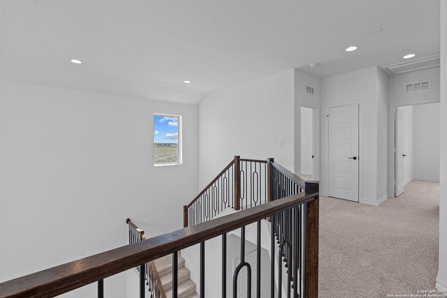 Spacious, unfurnished interior of a new home in Lily Springs, Seguin (Image 28).