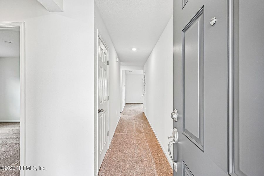 Spacious, unfurnished interior of a new home in , Jacksonville (Image 12).