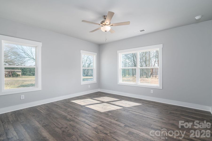 Spacious, unfurnished interior of a new home in , Shelby (Image 18).