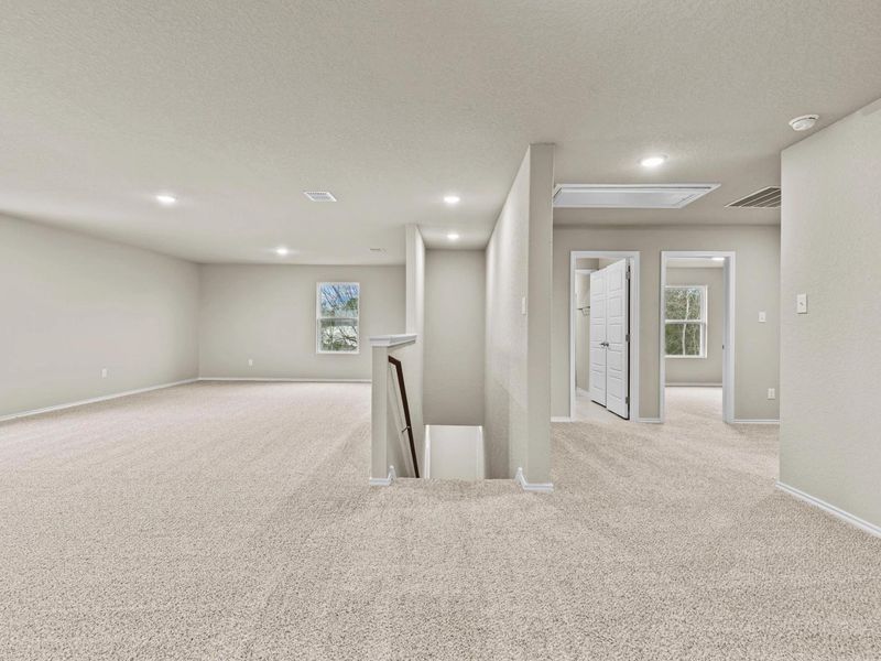 Spacious, unfurnished interior of a new home in Royal Crest, San Antonio (Image 26).