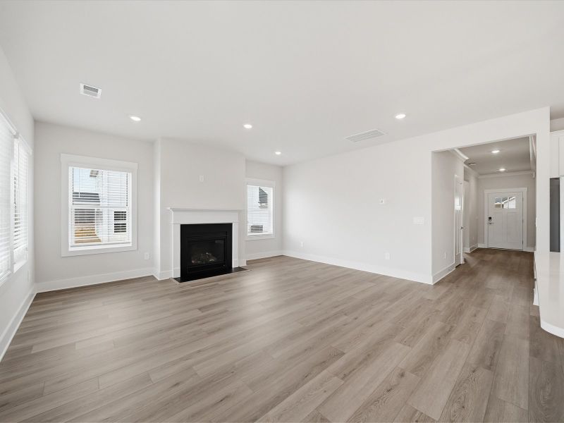 Spacious, unfurnished interior of a new home in Ashby Woods, Boiling Springs (Image 10).