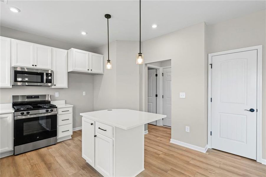 Furnished interior view inside a new home in Twin Lakes, Braselton (Image 10).