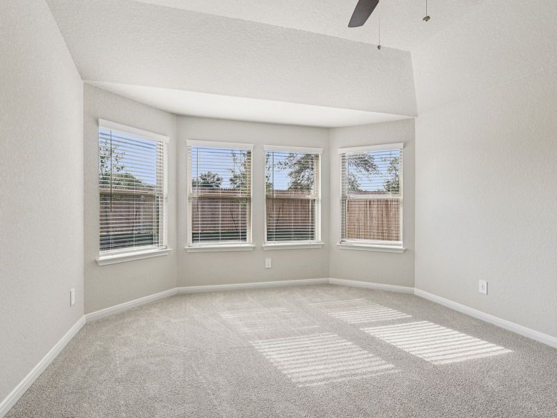 Spacious, unfurnished interior of a new home in Comanche Ridge, San Antonio (Image 23).