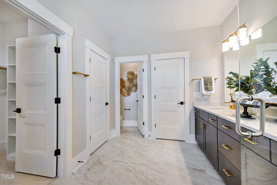 PJD5-0048-00_Horizon_Primary Bath-4