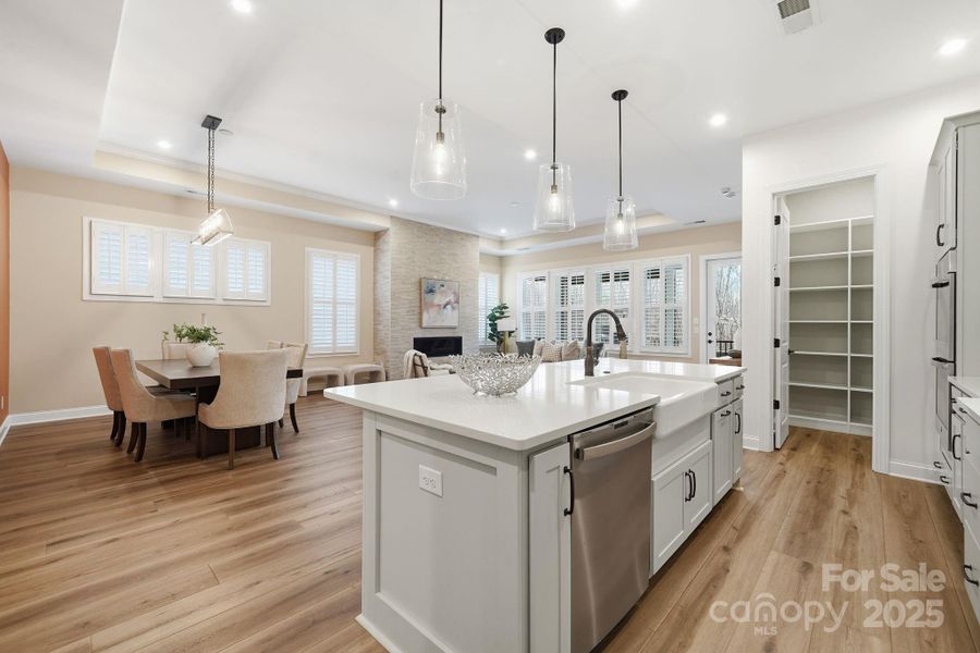 Kitchen w/custom pantry