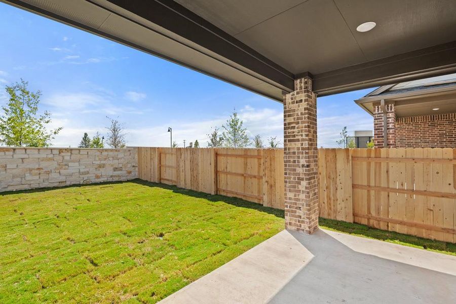 Exterior details and patio area of a home in Flora, Hutto (Image 4).
