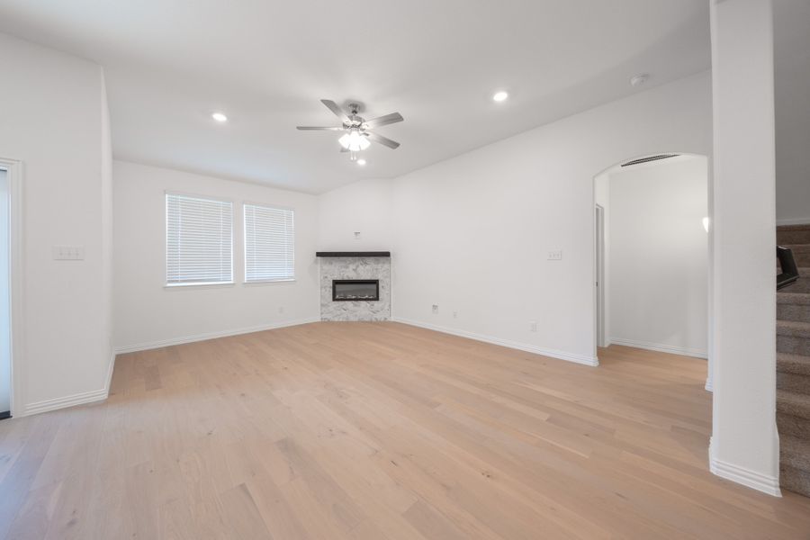 Spacious, unfurnished interior of a new home in Verandah, Royse City (Image 25).