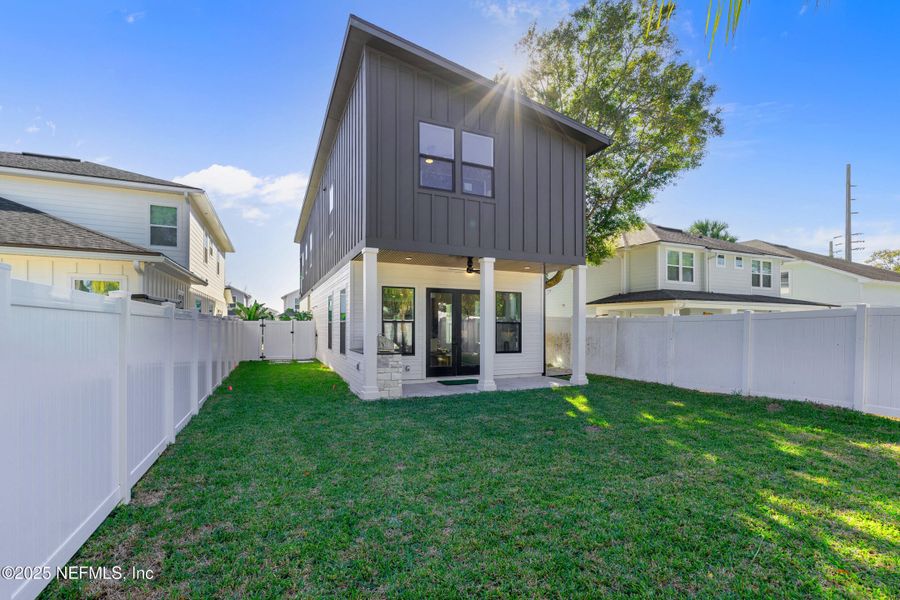 Exterior details and patio area of a home in , Jacksonville Beach (Image 24).