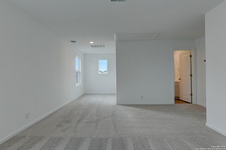 Spacious, unfurnished interior of a new home in Meadows at Hennersby Hollow 40's, San Antonio (Image 36).