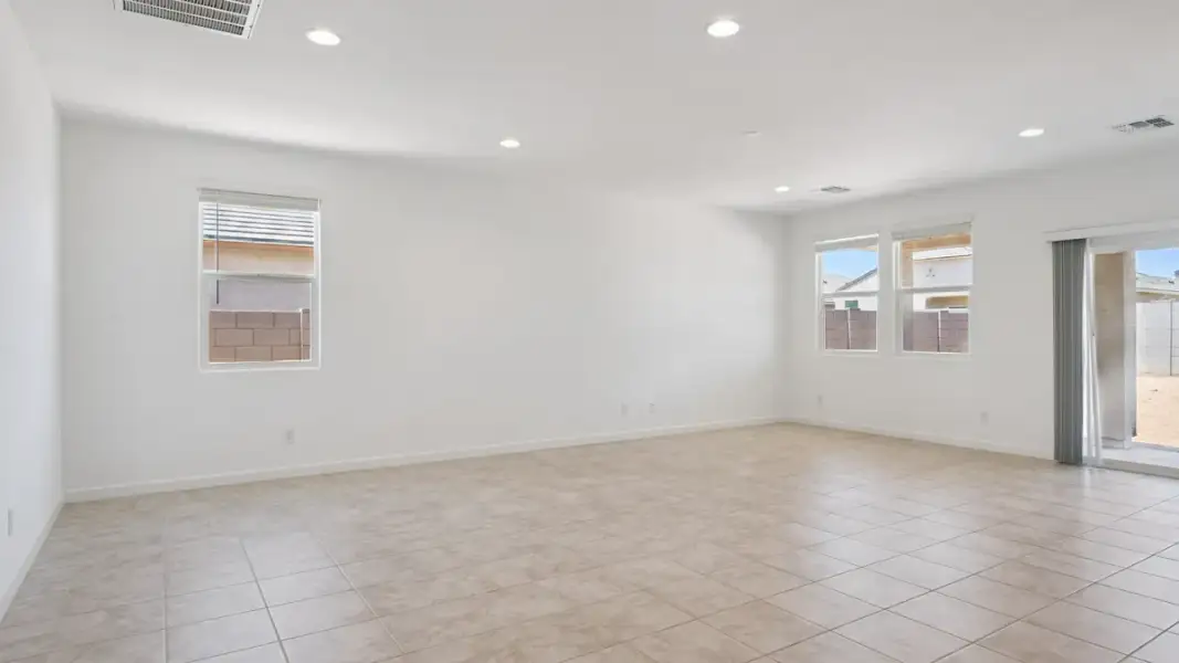 Spacious, unfurnished interior of a new home in Magma Ranch Vistas, Florence (Image 13).