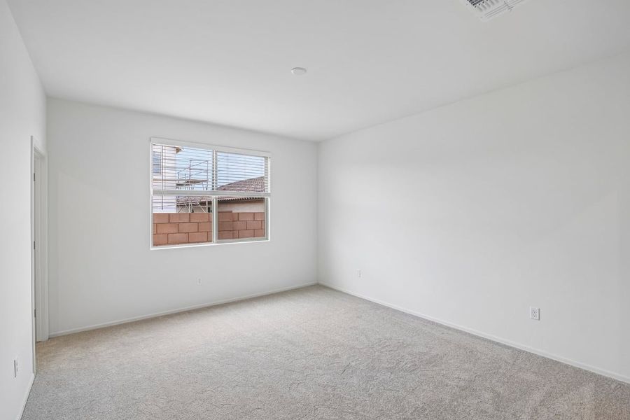 Spacious, unfurnished interior of a new home in Mirador Ridge Blossom, Tucson (Image 17).