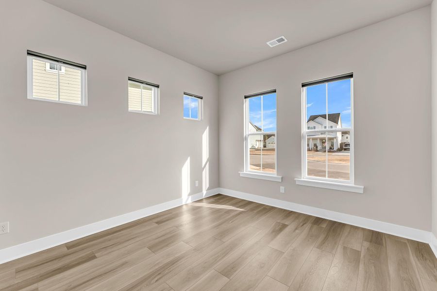 Spacious, unfurnished interior of a new home in Carnes Crossroads, Summerville (Image 32).